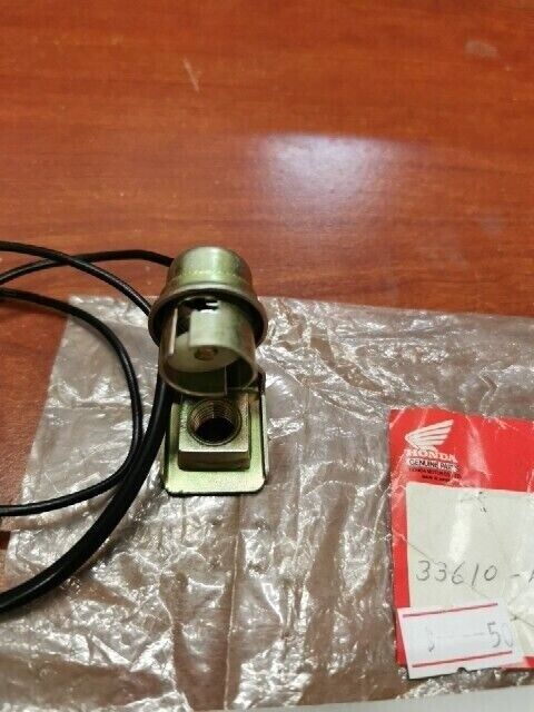 NOS Honda XL250S XL500S RIGHT REAR SOCKET TURN SIGNAL 33610-428-671 H107