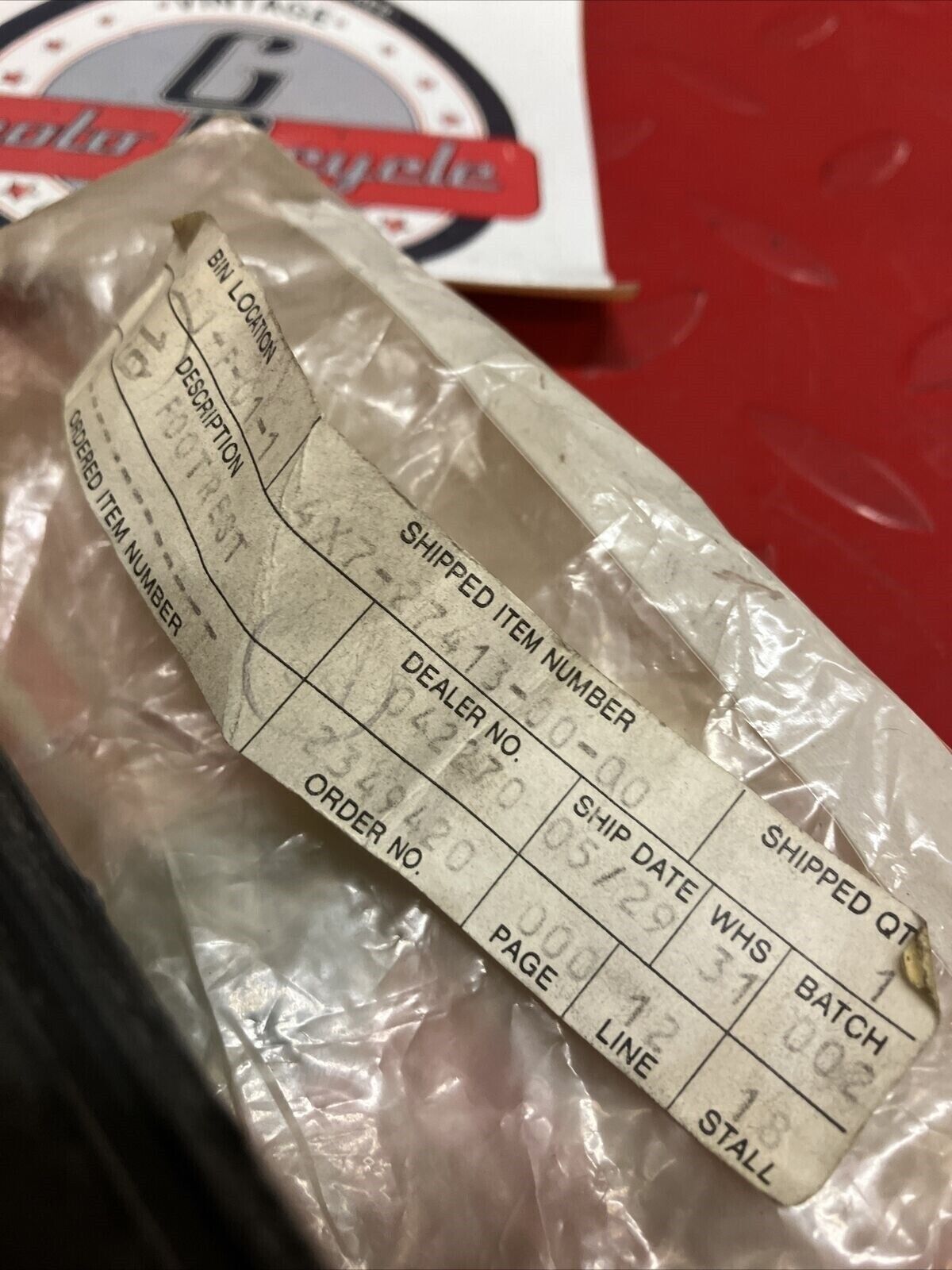 NOS YAMAHA FOOTREST COVER 4X7-27413-00-00 Y65