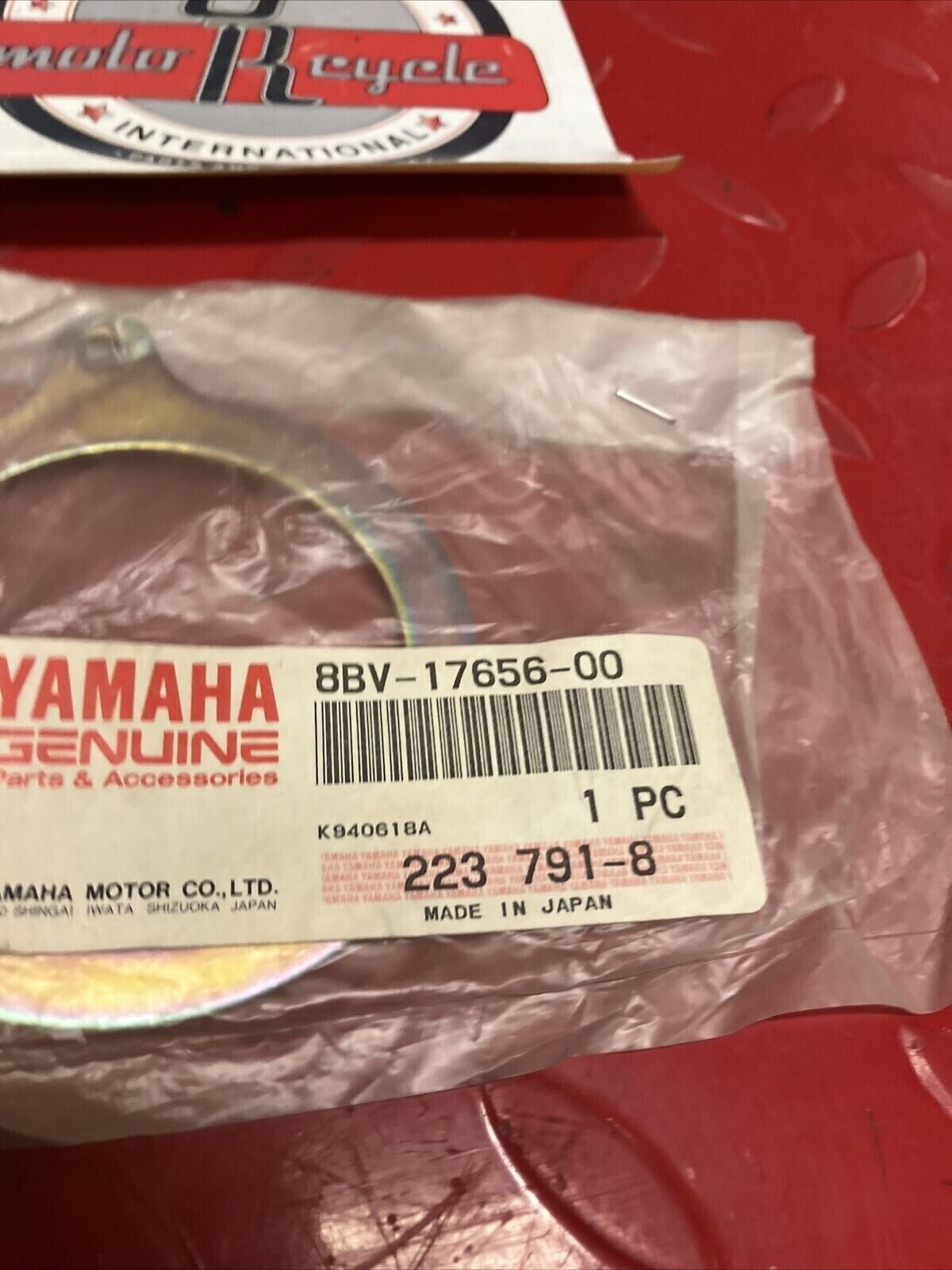 NOS YAMAHA HOLDER STOPPER 8BV-17656-00-00 Y65