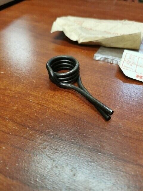 NOS Honda C92 CS92 C95 CB92 CA92 CA95 GEARSHIFT RETURN SPRING 24651-200-000 H80