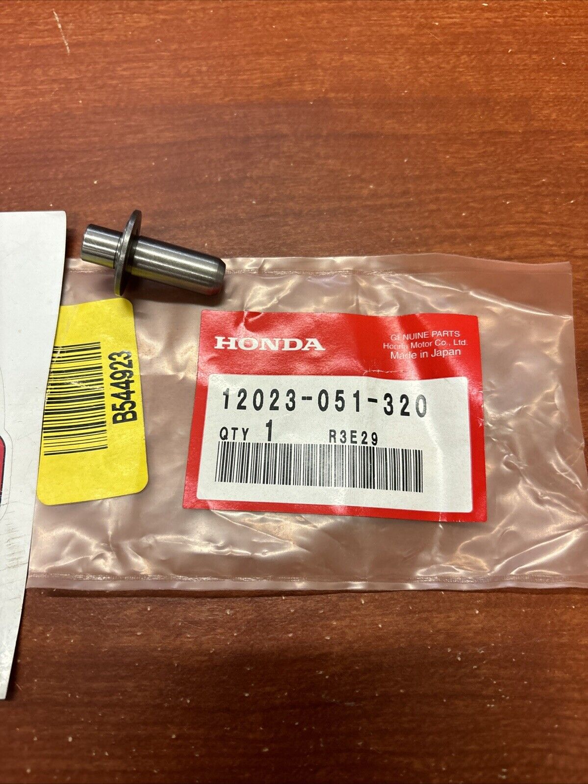NOS Honda ATC70 C50 C70 C90Z CT70 SS50 EXHAUST VALVE GUIDE 12023-051-320 H162