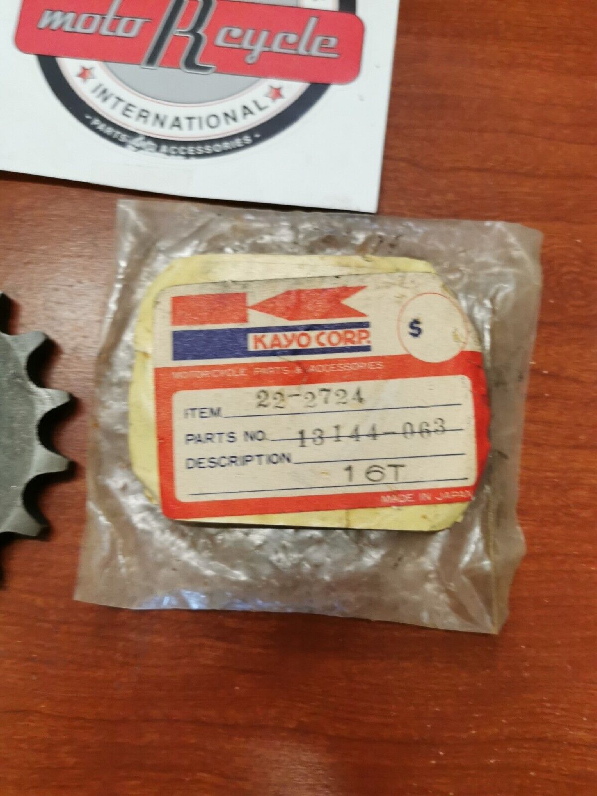 NOS Kawasaki KZ650 KZ750 KD100 ENGINE SPROCKET 16T 13144-063 K24