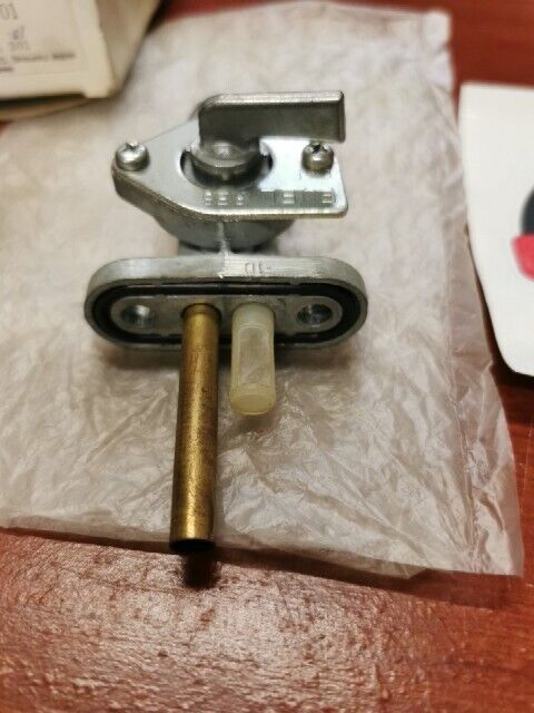 NOS Yamaha FUEL COCK 498-24500-01-00 SUB 214-24500-00-00 214-24500-01-00 Y118