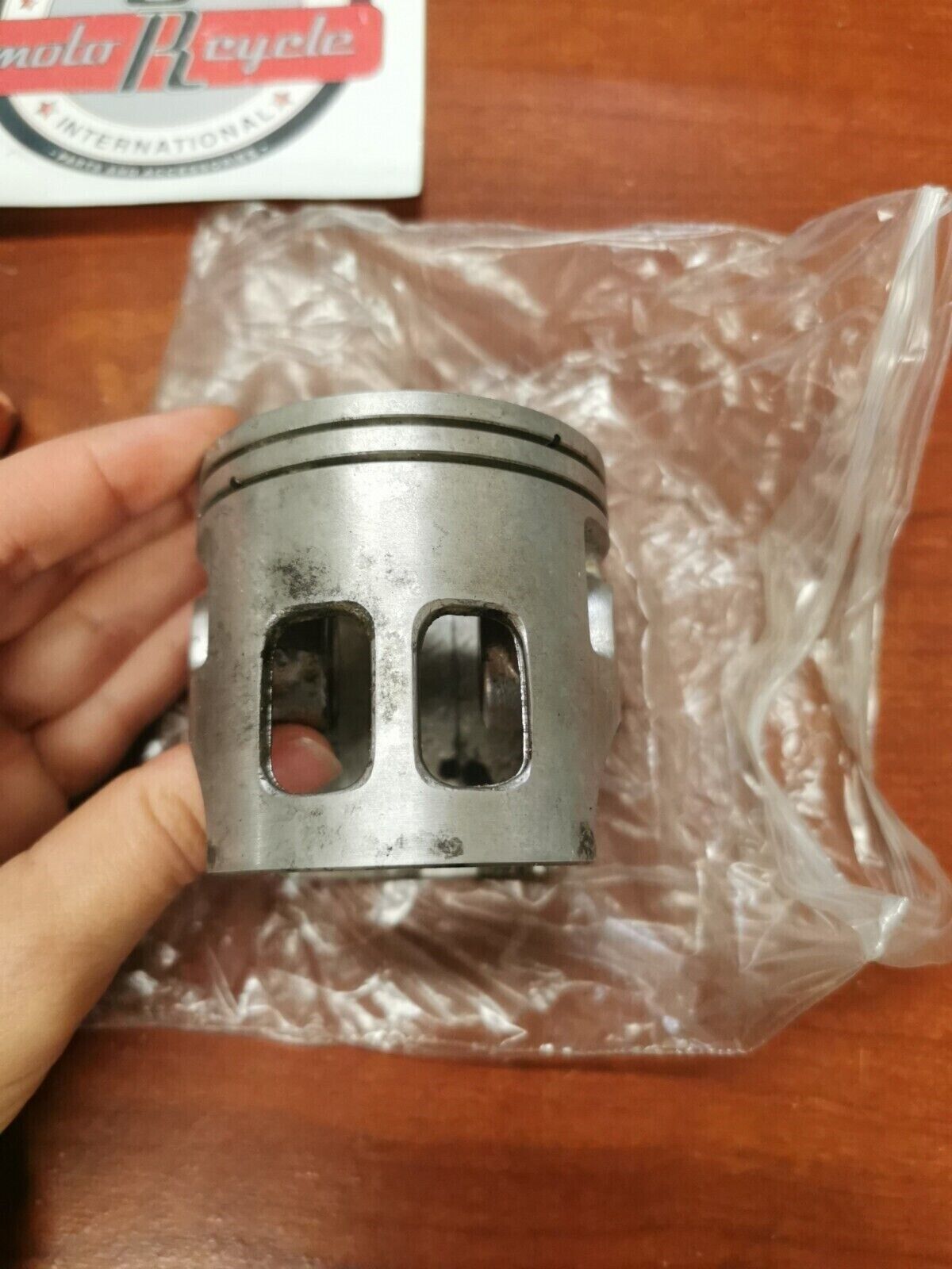 NOS Yamaha IT175 PISTON 1ST O/S SUB. 1W2-11635-10-00 SUB. 3R6-11630-12-00 Y86