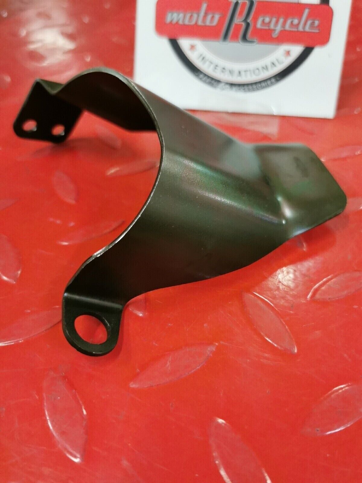 NOS YAMAHA KODIAK 400  1995  AXLE GUARD FRONT RIGHT 4GB-2331N-00 Y50