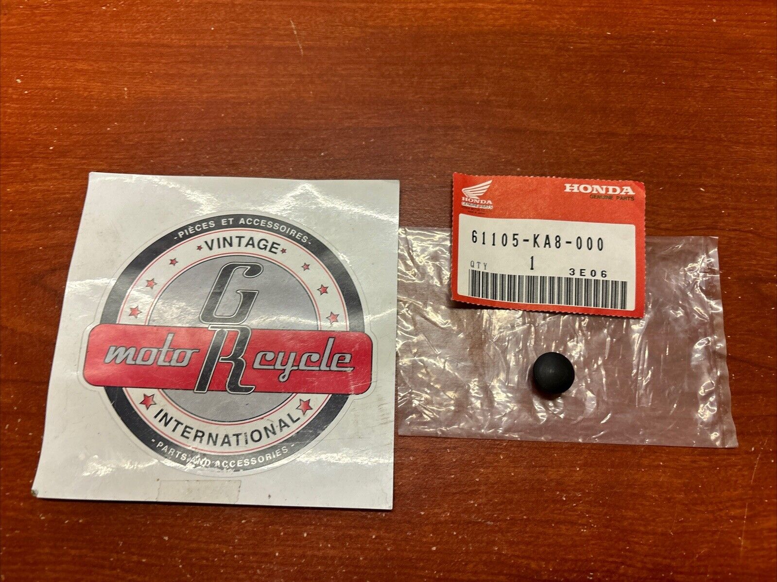 NOS Honda TRX350 RT1 TRX500 XR100 R FRONT FENDER PLUG 61105-KA8-000 H156