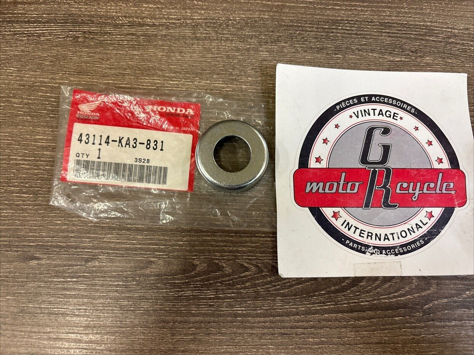 NOS Honda CR125R CR250R CR500R DUST SEAL CAP 43114-KA3-831 H122