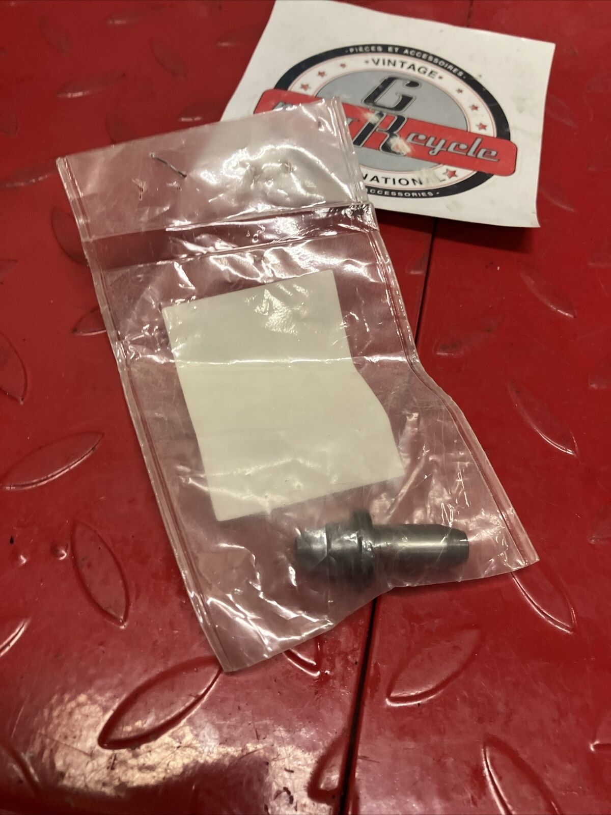 NEW NOS Honda XL100S XL75 XR100 R XR75 INTAKE VALVE GUIDE SUB. 12021-115-300 H69