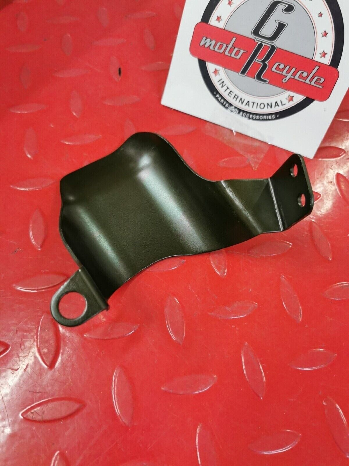 NOS YAMAHA KODIAK 400  1995  AXLE GUARD FRONT RIGHT 4GB-2331N-00 Y50