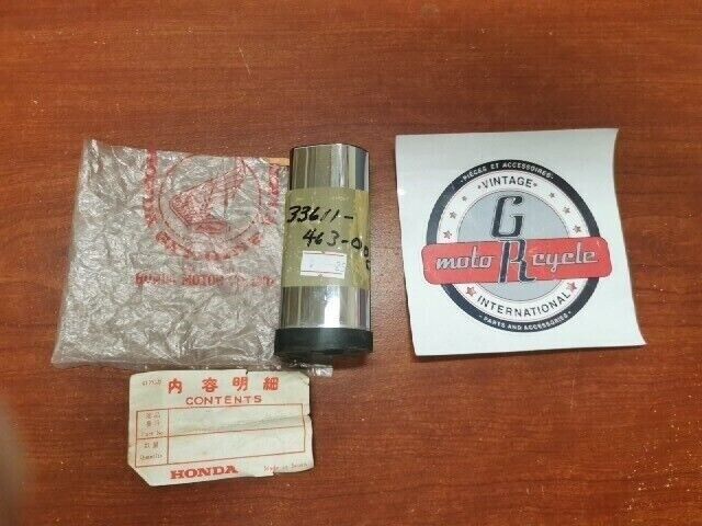 NOS Honda 1980 1981 GL1100 REAR TURN SIGNAL STAY COVER 33611-463-000 H69
