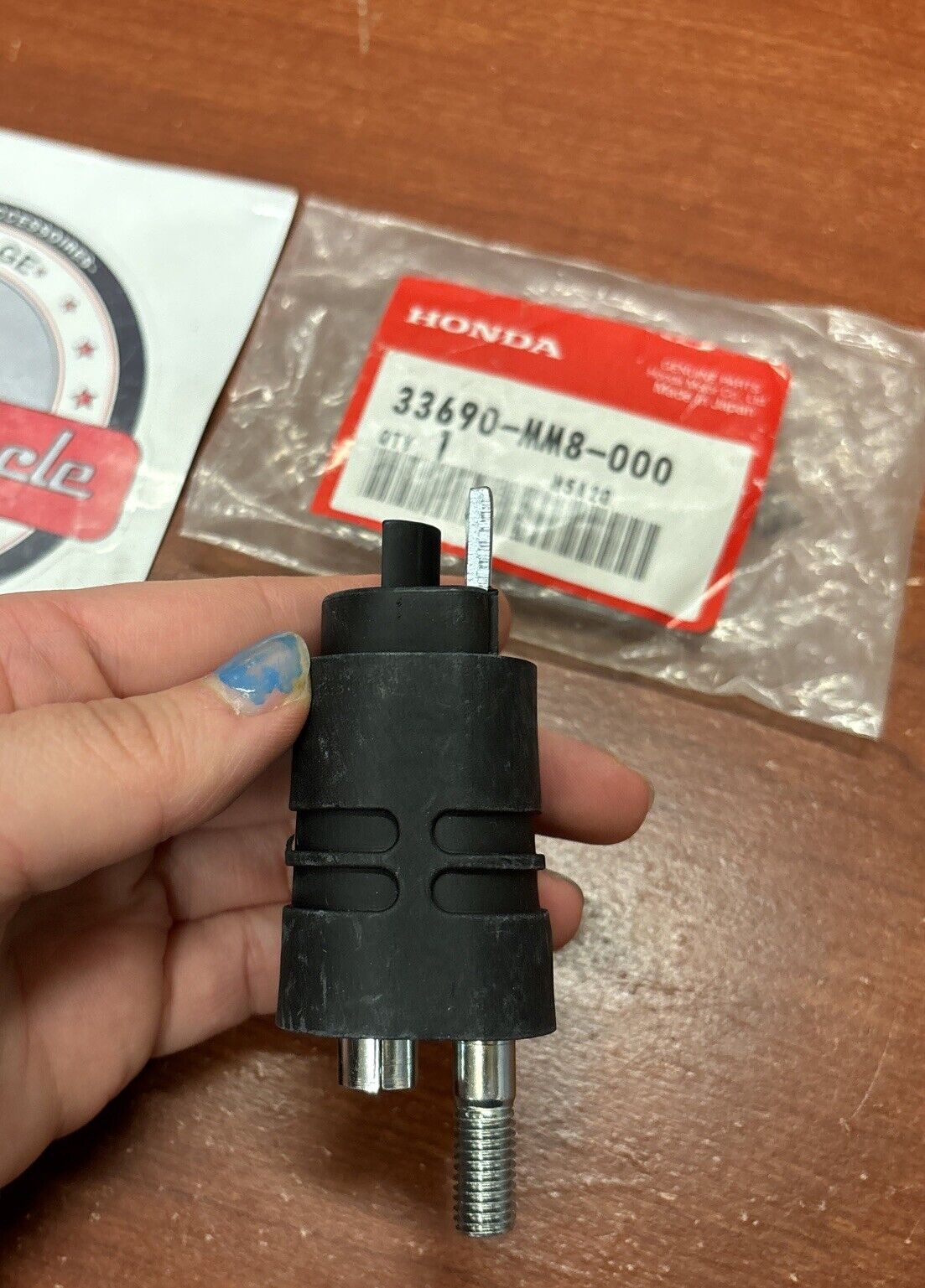 NOS Honda VT600C VT1100C NV400C NV600C REAR TURN SIGNAL STAY 33690-MM8-000 H177