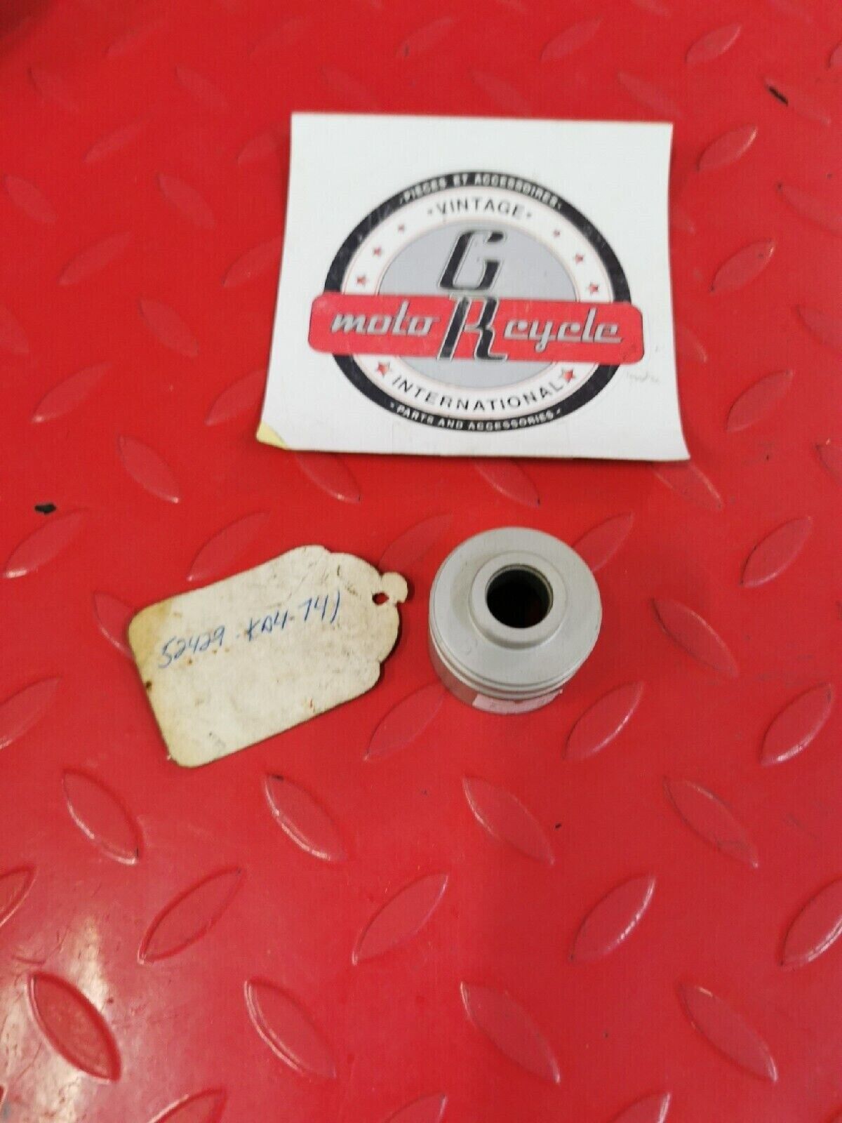 NOS HONDA CR500 1984 CASE ROD GUIDE 52429-KA4-741  H38