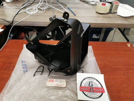 NOS Yamaha YZ125 AIR CLEANER CASE 39W-W1441-01-00 SUB 39W-W1441-00-00 Y107