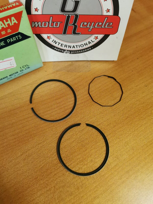 NOS YAMAHA RD200 1974 - 1976  PISTON RING  SET STD 397-11610-02-00 Y48