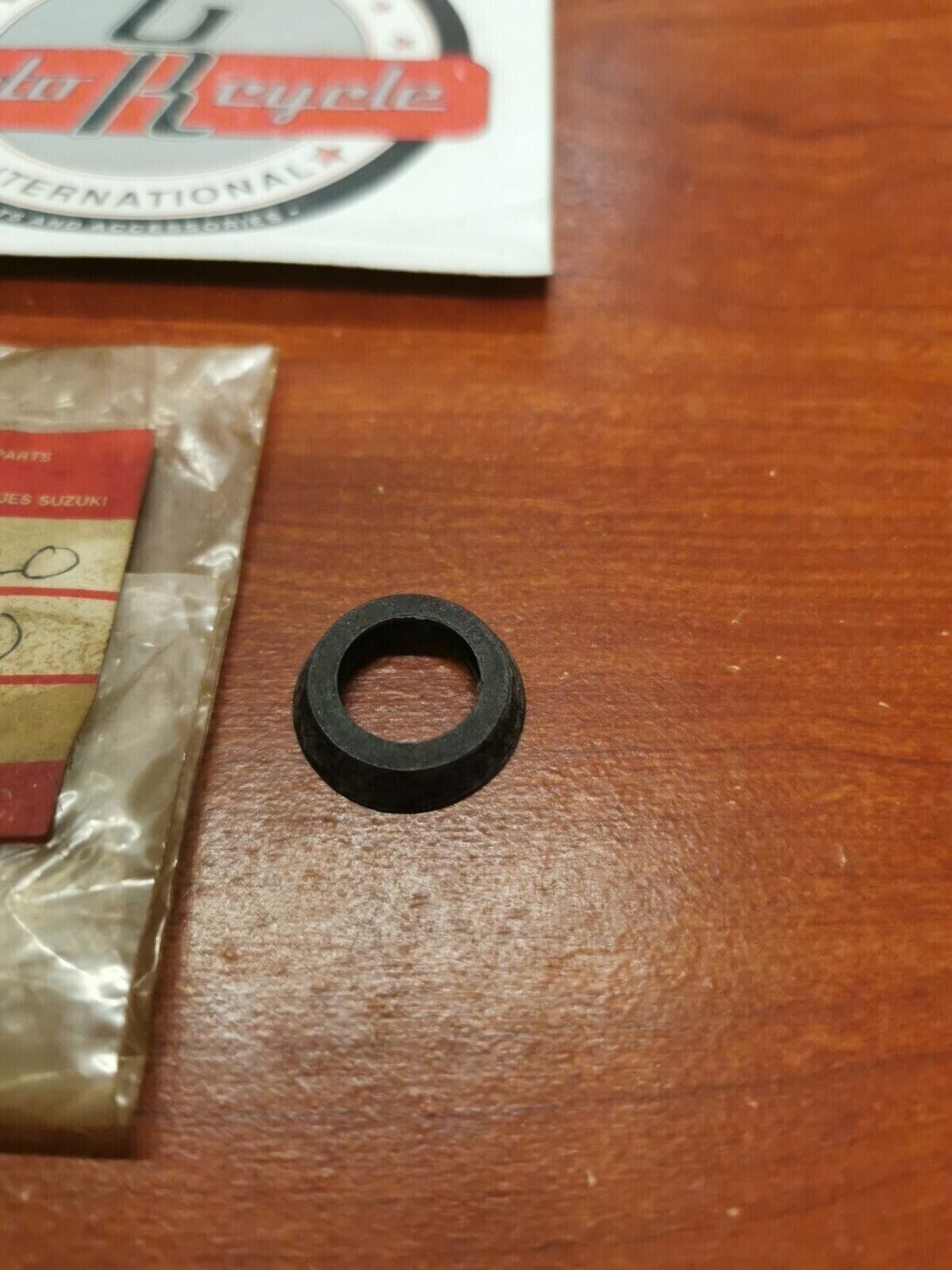 NOS Suzuki LT-F4 GS550 LT-F160 LT160 LT-4 LT-F250 LAMP CUSHION 09320-14010 S17