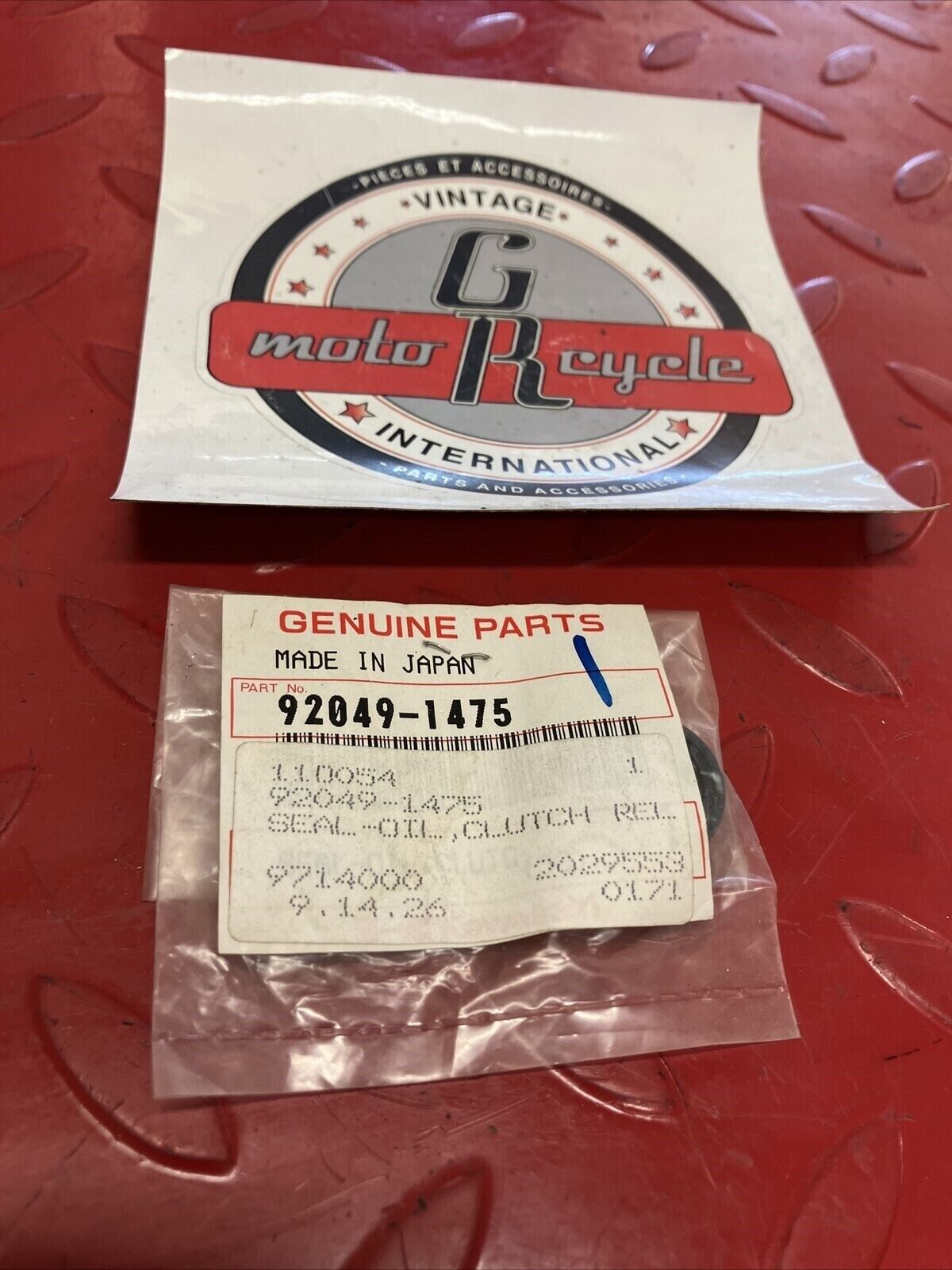 NOS KAWASAKI CLUTCH RELEASE OIL SEAL 92049-1475 K11