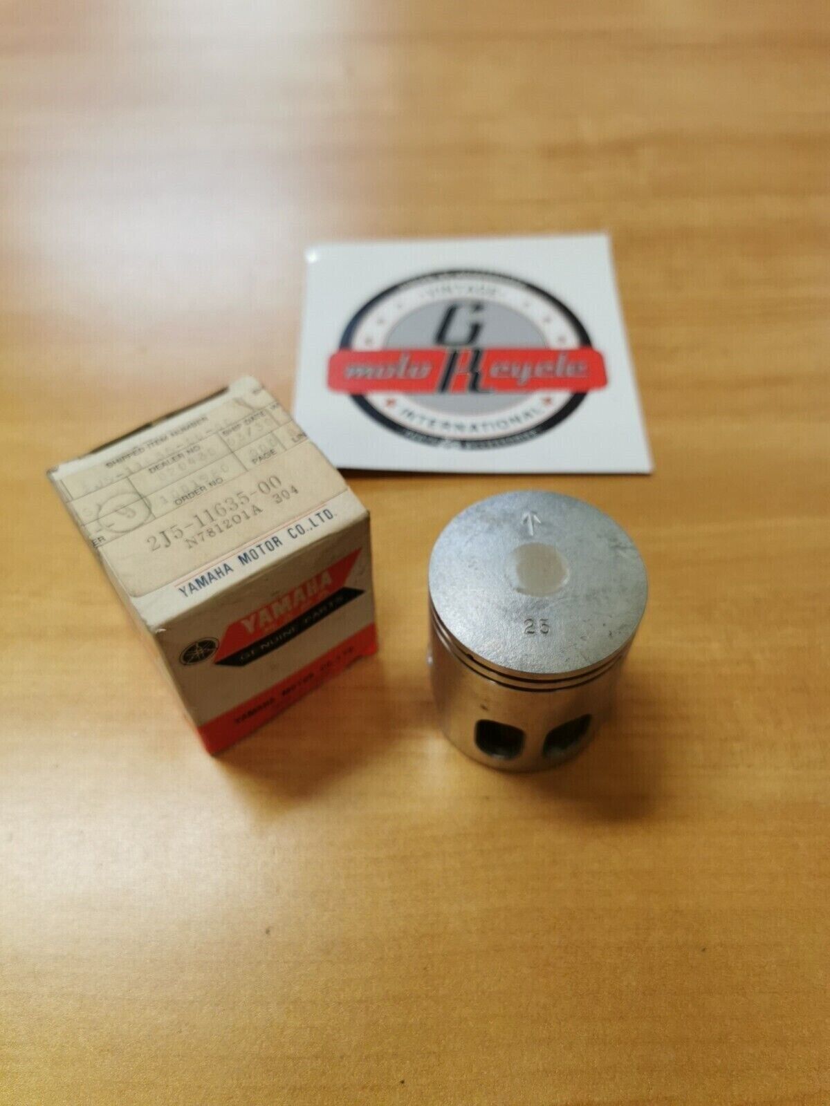 NOS YAMAHA YZ80  1977 - 1981   PISTON 1 O/S 0.25  2J5-11635-00-00  Y45