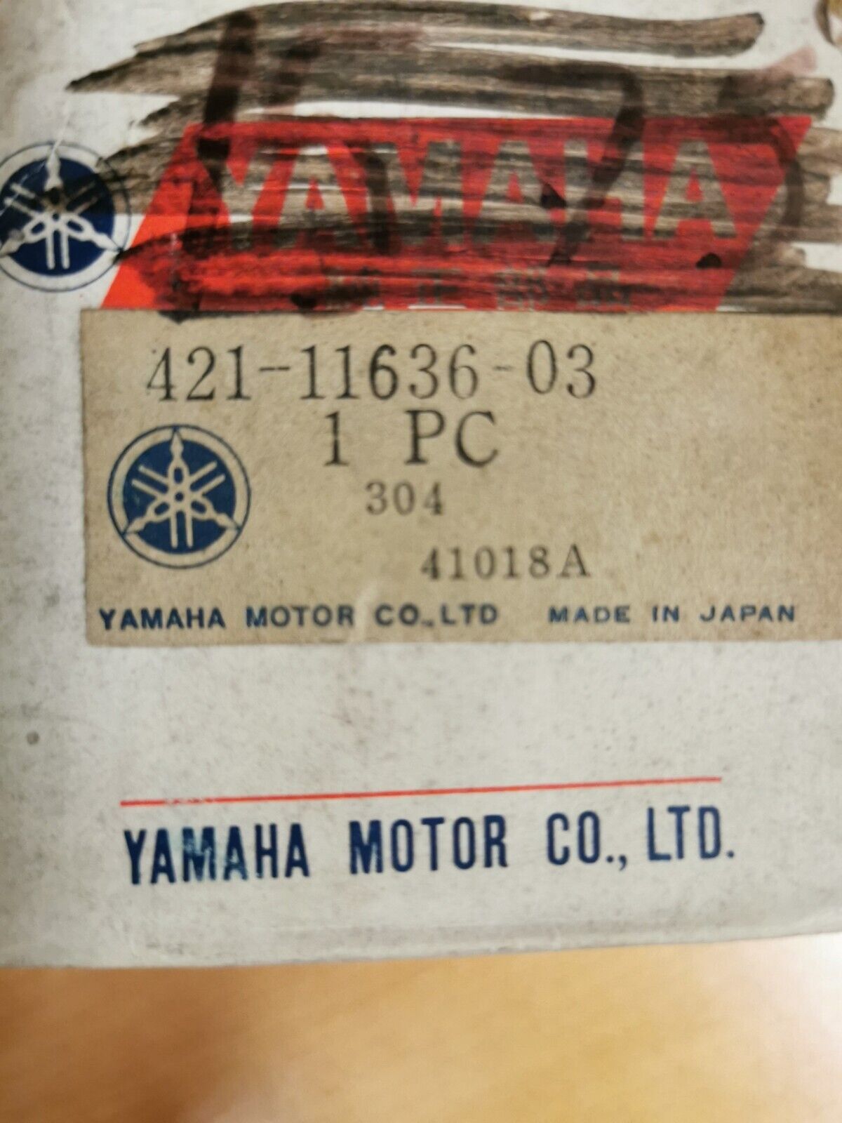 NOS YAMAHA XS500 1973 - 77  PISTON 2 O/S 0.50 SUPERCEDED BY 371-11636-05-00  Y46