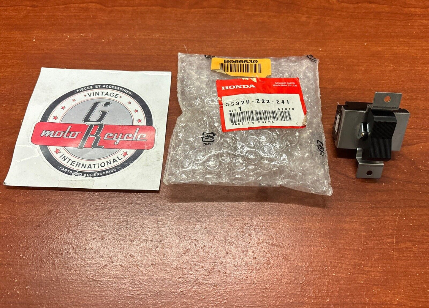 NOS Honda SWITCH 25A 125V/250V 35320-Z22-E41 H174