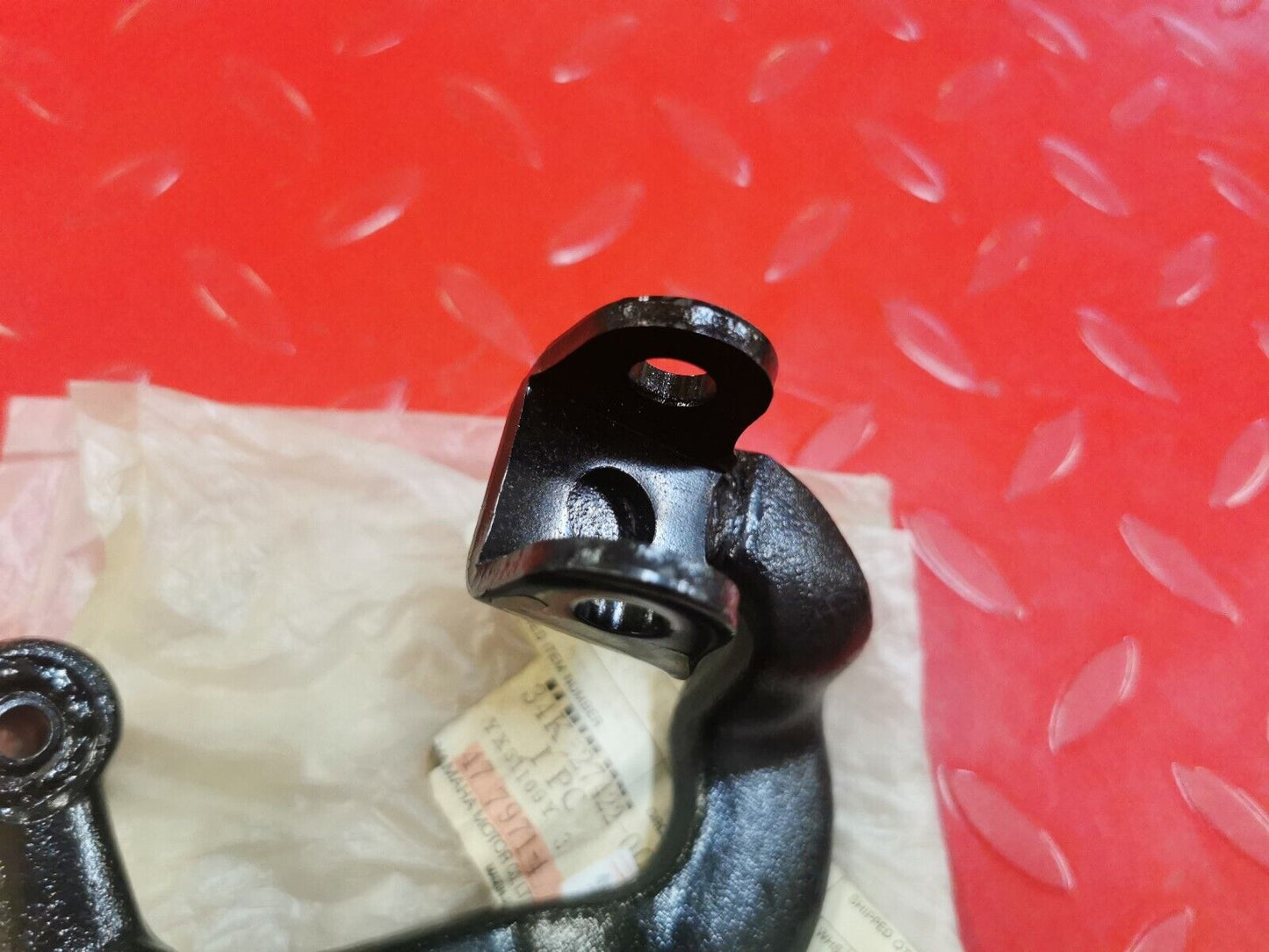 NOS YAMAHA 1986 TT600 BRACKET  FOOTREST 2  OFFROAD  34k-27422-00  Y15