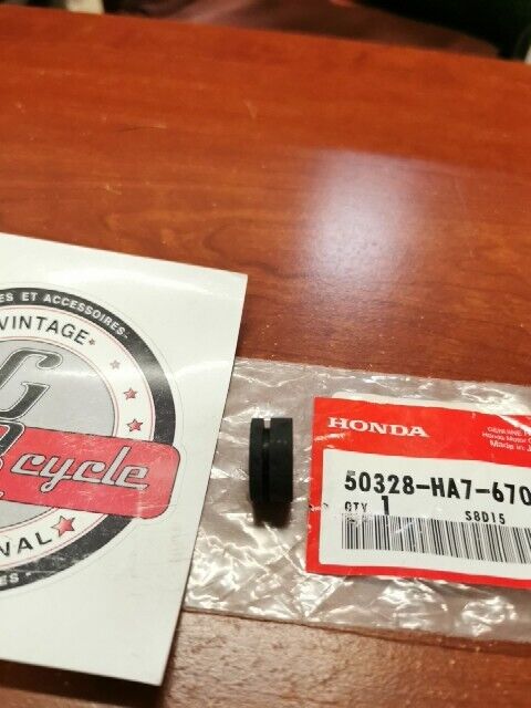 NOS Honda CBR600F ST1300 TRX350 XL700 BATTERY HOLDER RUBBER A 50328-HA7-670 H150