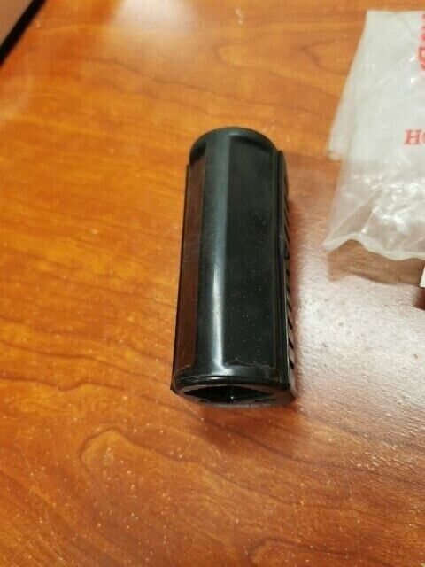 NOS Honda GL1100 PILLION STEP RUBBER 50710-MB9-000 SUB 50710-461-770 H99