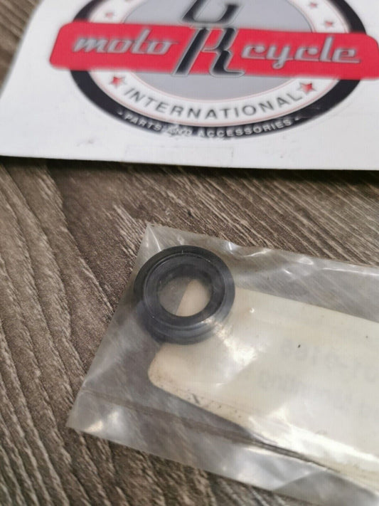 NOS Kawasaki ZX1100D  ZX1100C ZX1100E  Cylinder Head Mounting Rubber 01-0165 J26