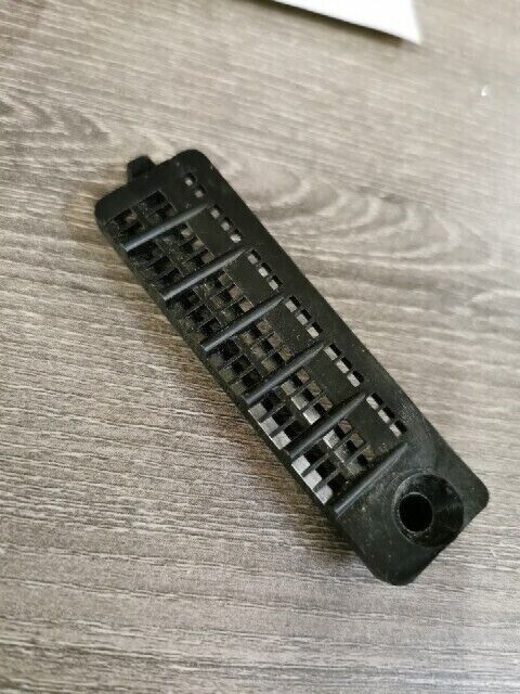 NOS YAMAHA OUTBOARD 70ETLJ CV85ELF COVER WATER INLET 688-45214-02-00 Y112