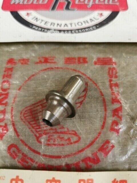 NOS HONDA CB125 CL125 CD125 CL125 GUIDE INLET VALVE 12021-230-300 H79