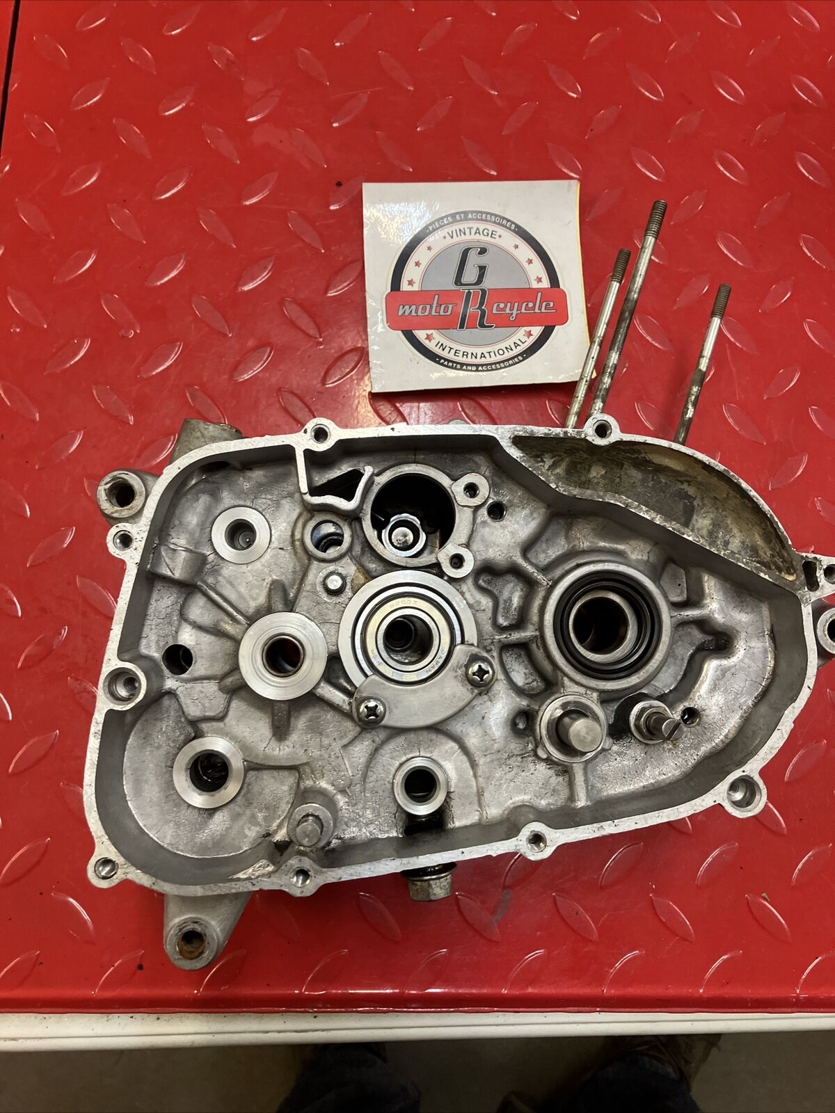 Yamaha DT80 1982 left right crankcase set 374-15111-00-00 374-15111-01-00