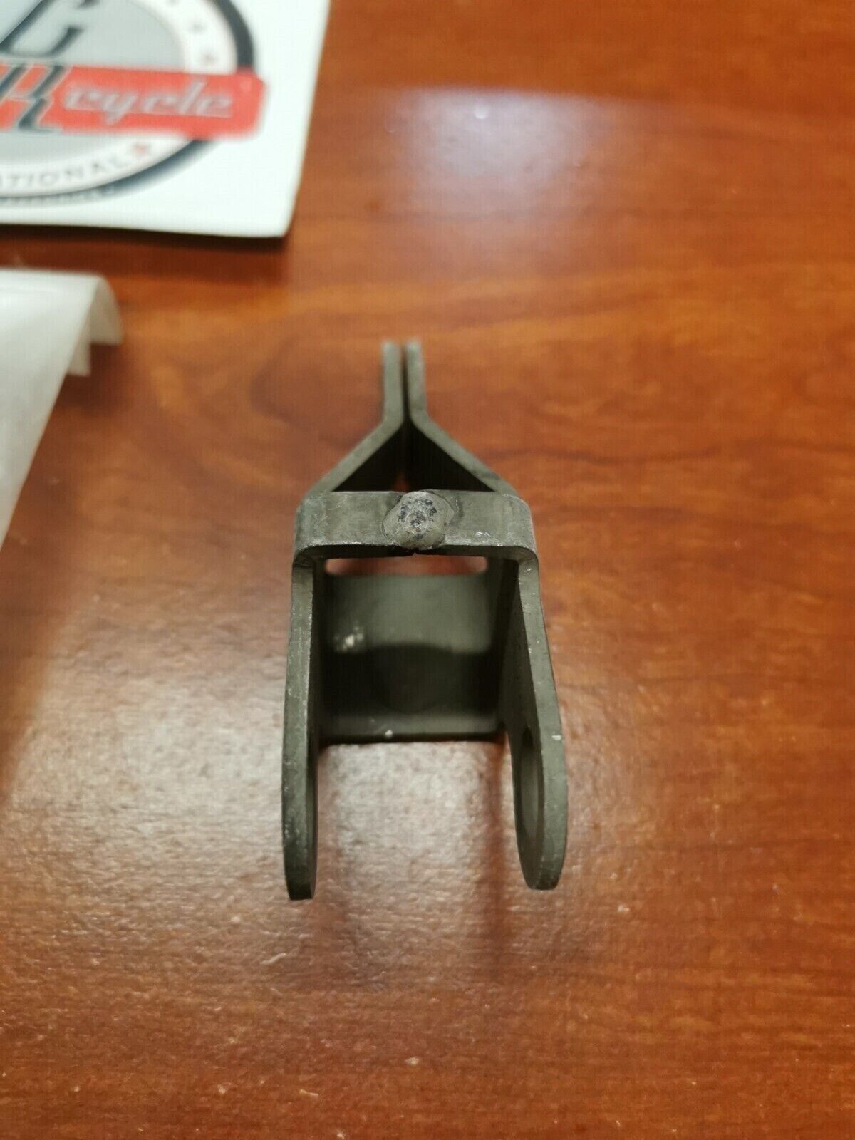 NOS Yamaha 1989 1990 ET400 1988 ET340 HOLDER 8V2-47613-00-00 Y86