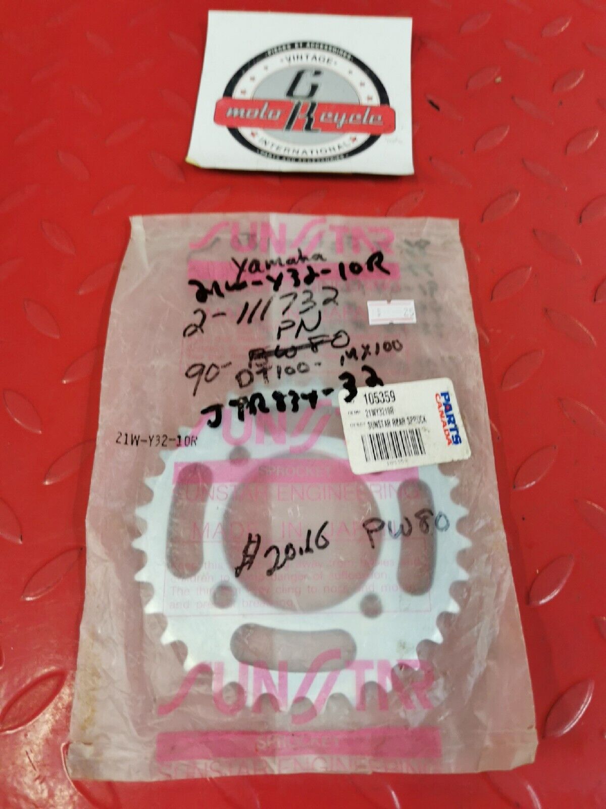 NOS SUNSTAR YAMAHA  DT100 BW80 RT100 RD60 SPROCKET 21W-Y32-10R J17