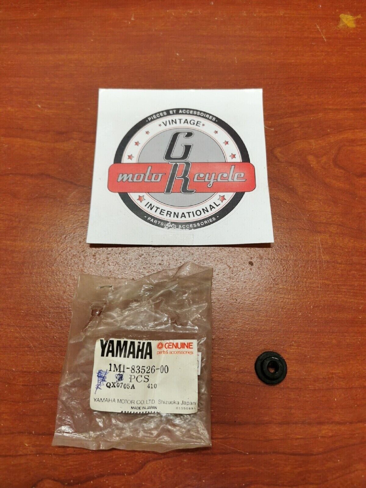 NOS Yamaha METER DAMPER 1M1-83526-00-00 Y70