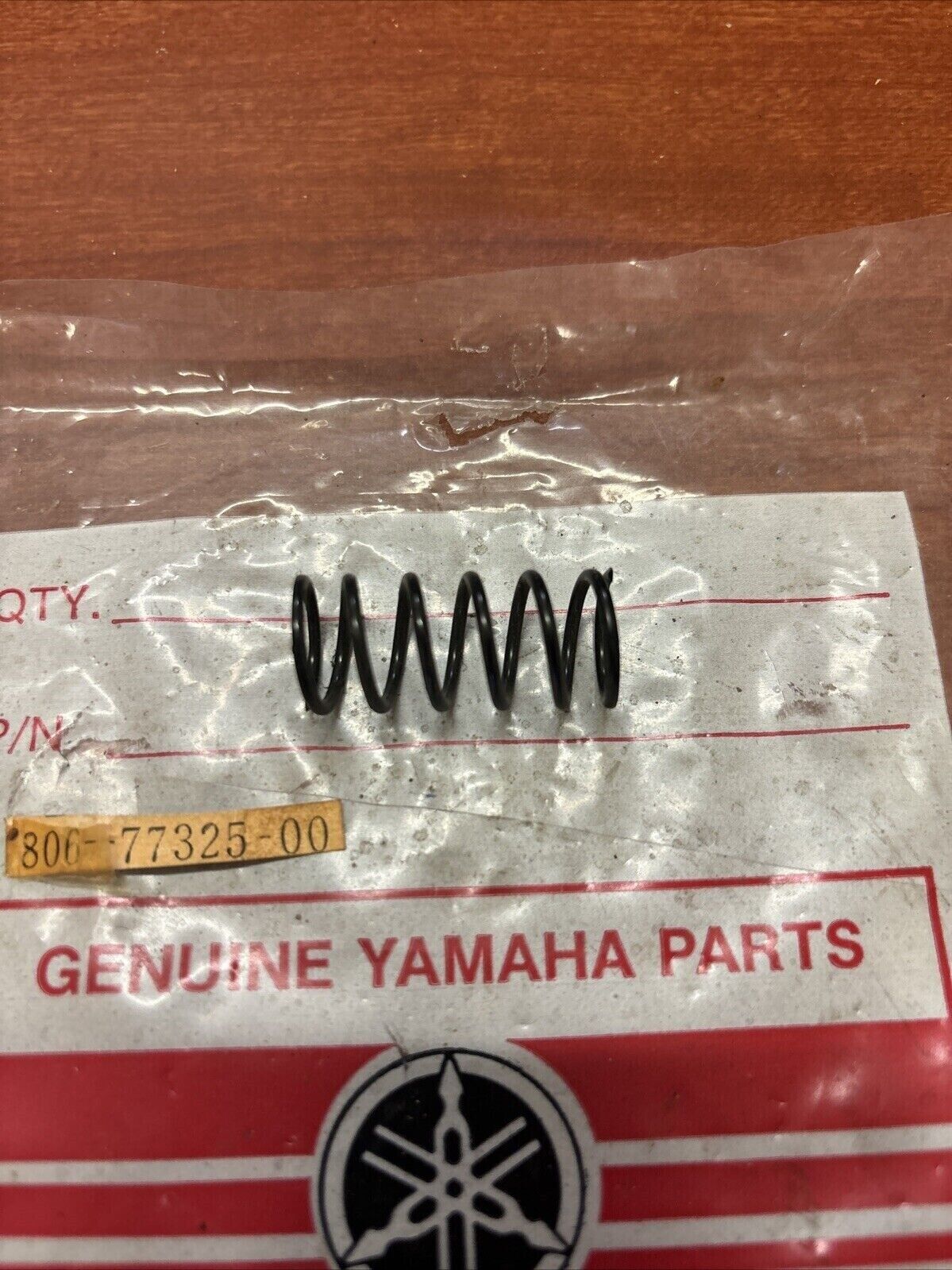 NOS Yamaha SPRING 806-77325-00-00 Y177