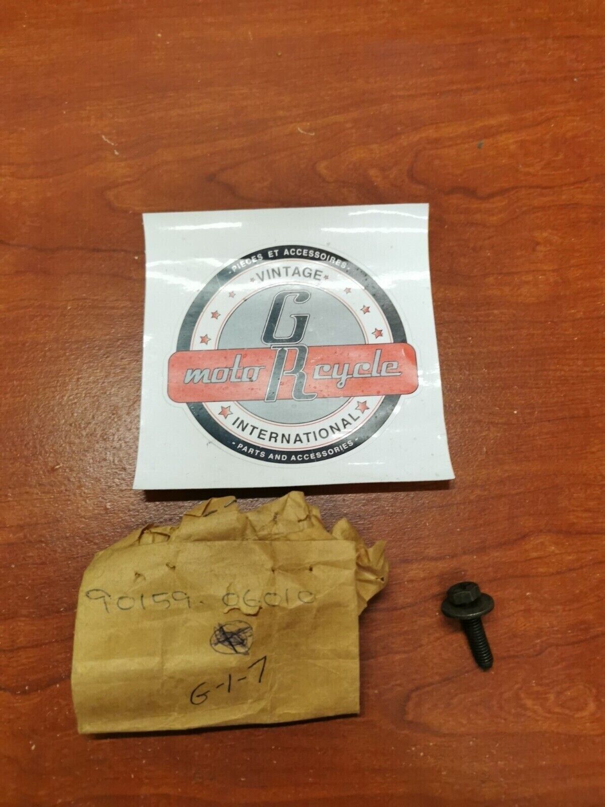 NOS YAMAHA WITH WASHER SCREW 90159-06010-00 Y72