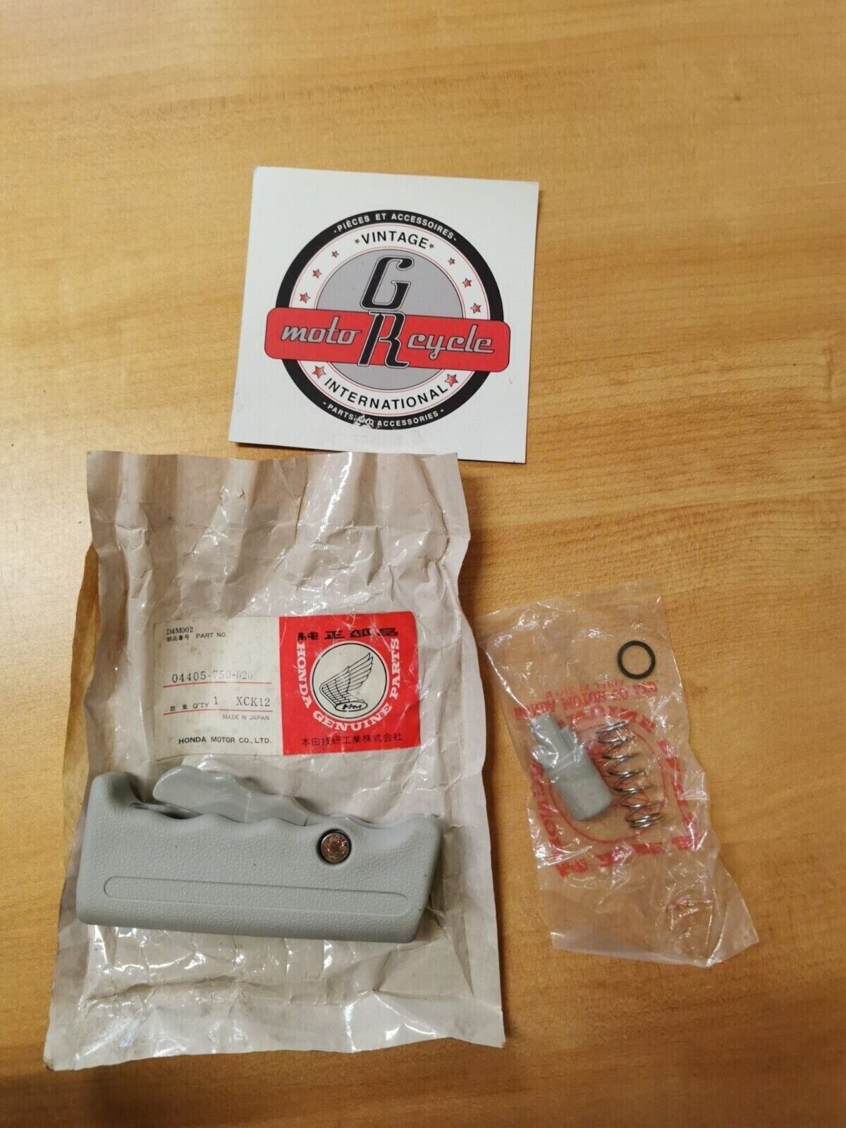 NOS Honda GRIP KIT 04405-750-020 H28