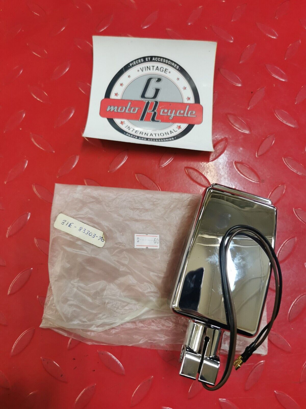 NOS YAMAHA FRONT FLASHER ASSEMBLY 31E-83303-70-00 SUPERCEDED 31E-83301-70-00 Y29