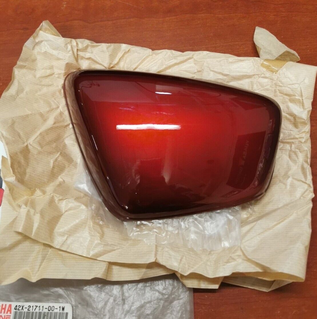 NOS Yamaha XV700 XV1000 SIDE COVER 1 ROMANESQUE CRIMSON 42X-21711-00-1W Y88