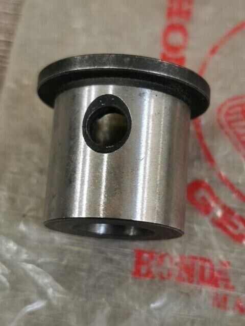 NOS HONDA  C77 C78 C72 CA72 1960 - 1964 BUSH 14MM 23931-259-010 H77
