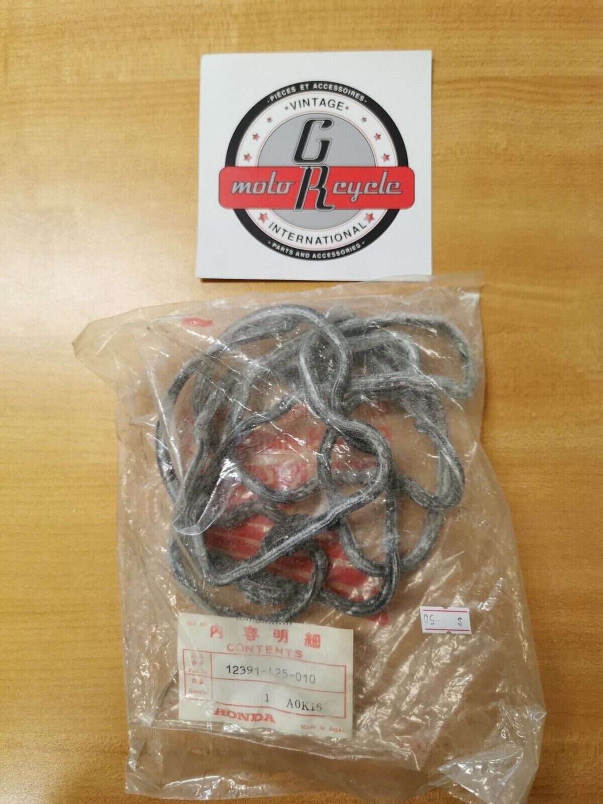 NOS HONDA  CB750 CB900 1980 - 1983 CYLINDER HEAD COVER GASKET 12391-425-010  H16