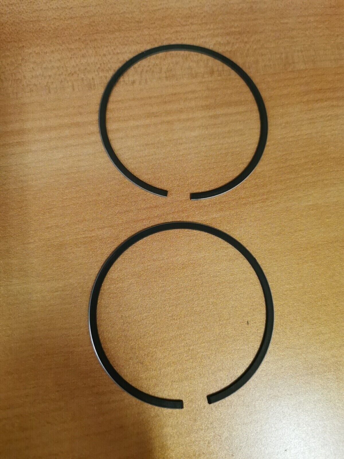 NOS YAMAHA IT250  PISTON RINGS SET  1•0   1W5-11610-40-00 Y48