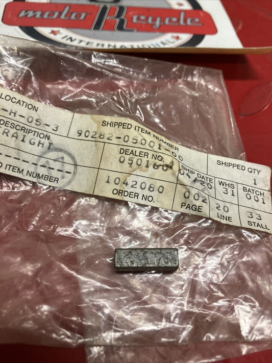 NOS YAMAHA KEY STRAIGHT 5X16 90282-05001-00 Y62