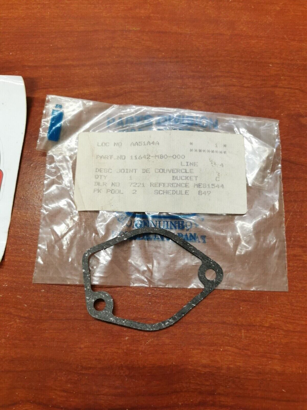 NOS Honda VF750 VF1100 VF1000 INDICATOR SWITCH COVER GASKET 11642-MB0-000 H67