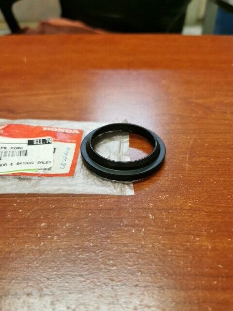 NOS Honda CR125R CR250R CR480R FRONT FORK DUST SEAL 51425-KA3-731 H152