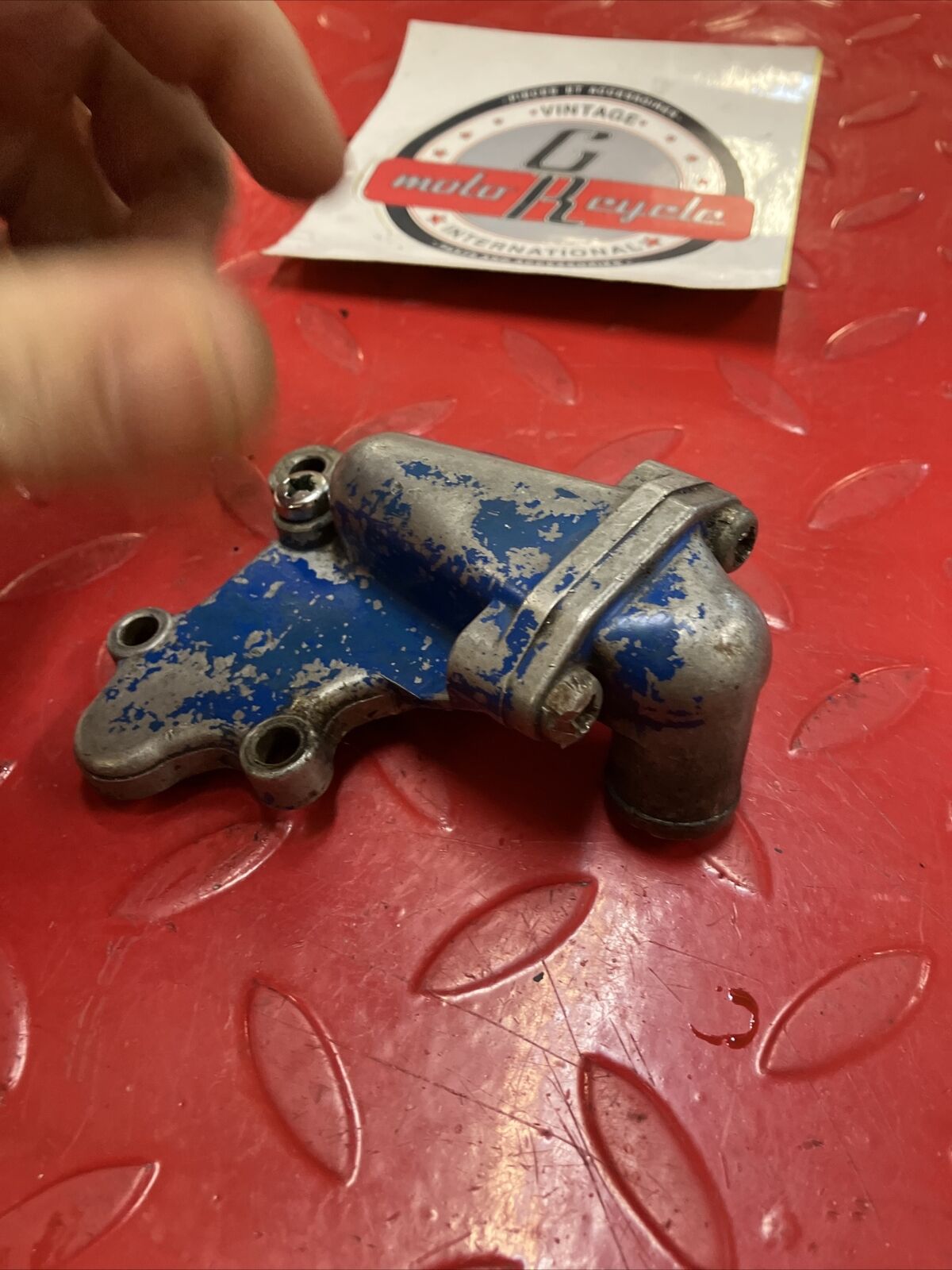 Suzuki RM125 1987 right Crankcase crank case water pump cover housing 1986 88 2