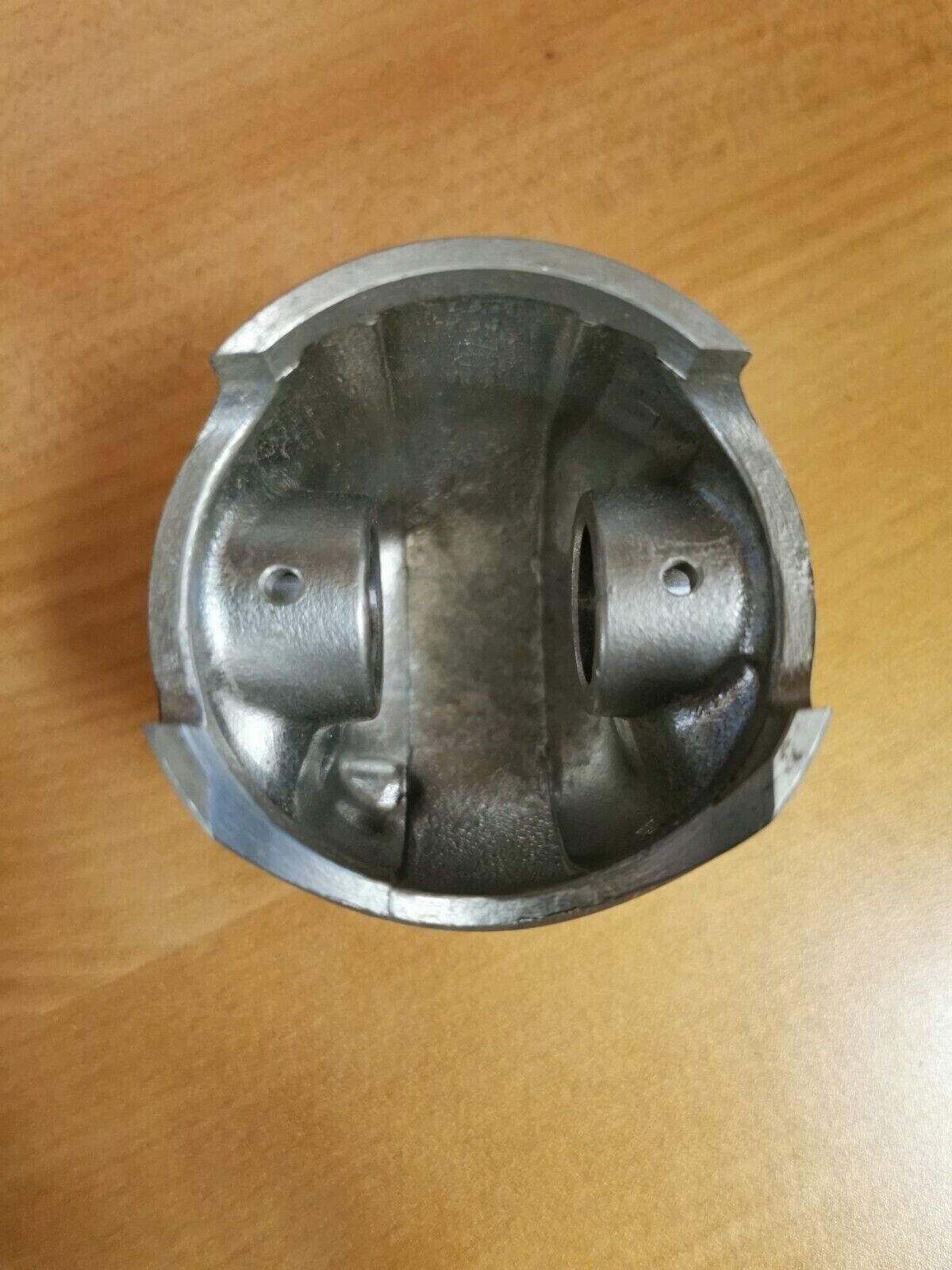 NOS YAMAHA YZ125 1974 - 1977  PISTON 3 O/S 0.75   537-11637-02-00    Y46