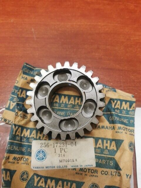 NOS Yamaha XS650 3RD WHEEL GEAR 256-17231-04-00 Y153