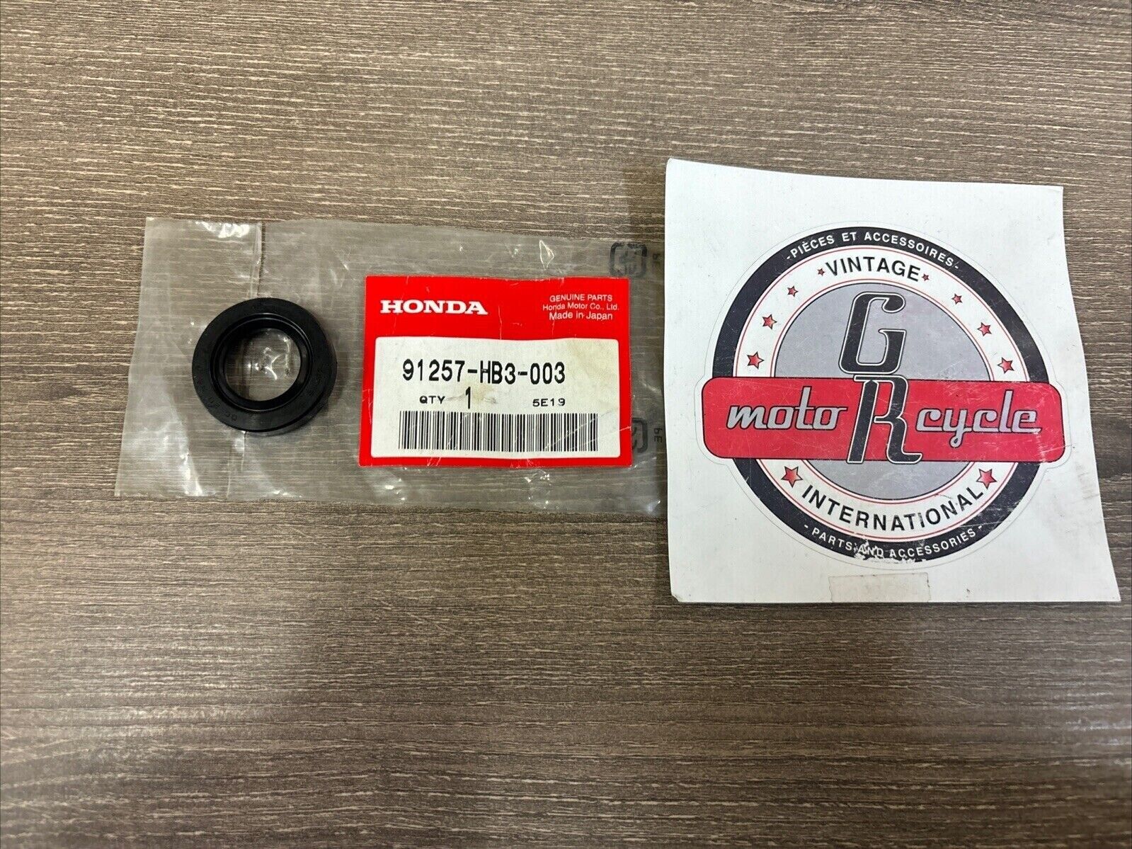 NOS Honda ATC90 NHX110WH TRX200SX TRX250 DUST SEAL 35X20X7 91257-HB3-003 H123