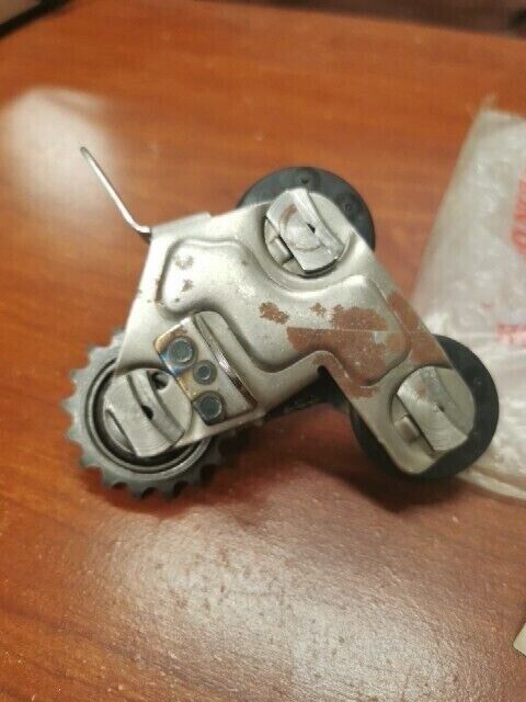 NOS Honda CB450 CB500T CL450 FRONT CAM CHAIN GUIDE ROLLER 14610-319-000 H97