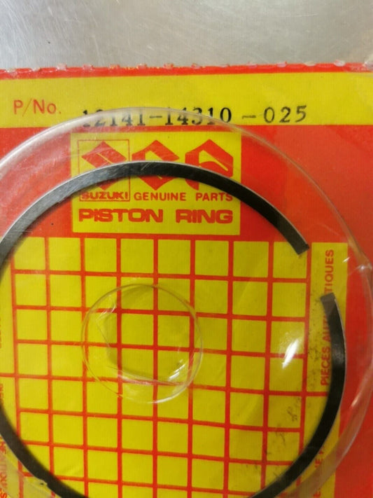 NOS SUZUKI  LT250 RM250 1982 - 1985 PISTON SET .50  12141-14310-025    S8